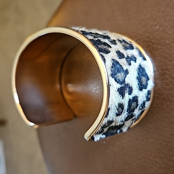 5/$25 Leopard Cheetah Print Faux Fur Extra Large Cuff Bracelet - Picture 5 of 7